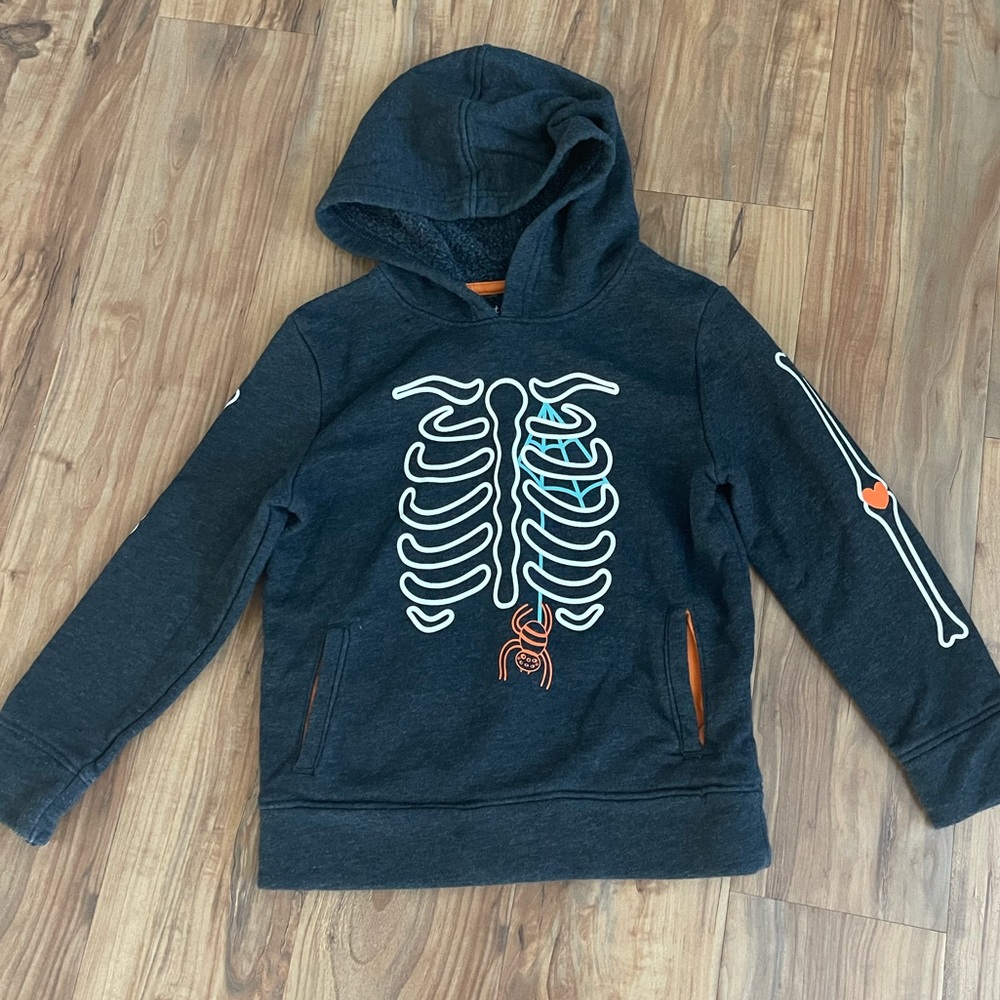 Boys sweatshirt. Size 5T. Perfect for fall & Halloween season.